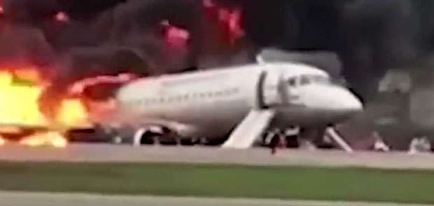 ЈЕЗИВ СНИМАК ТРАГЕДИЈЕ У МОСКВИ: Уместо да беже за живот, они су спасавали пртљаг (ВИДЕО)