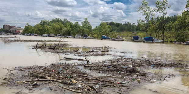 Тамишом плови људски немар