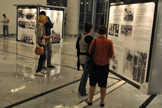 Поставка у холу Народне банке: Фотографије инспирисане уметношћу