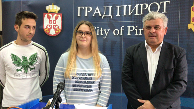 ВАДИЛИ ЗНАКОВЕ ИЗ НИШАВЕ: Гест двоје пиротских средњошколаца за сваку похвалу