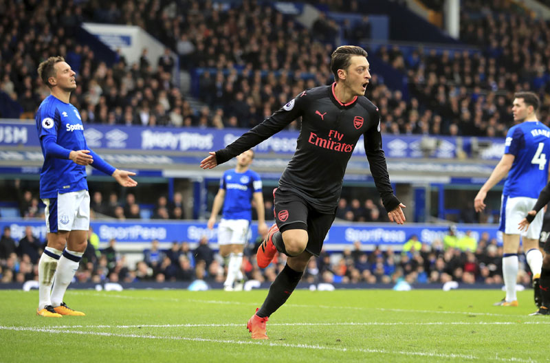 Мертезакер: Озил чини Арсенал много бољим тимом