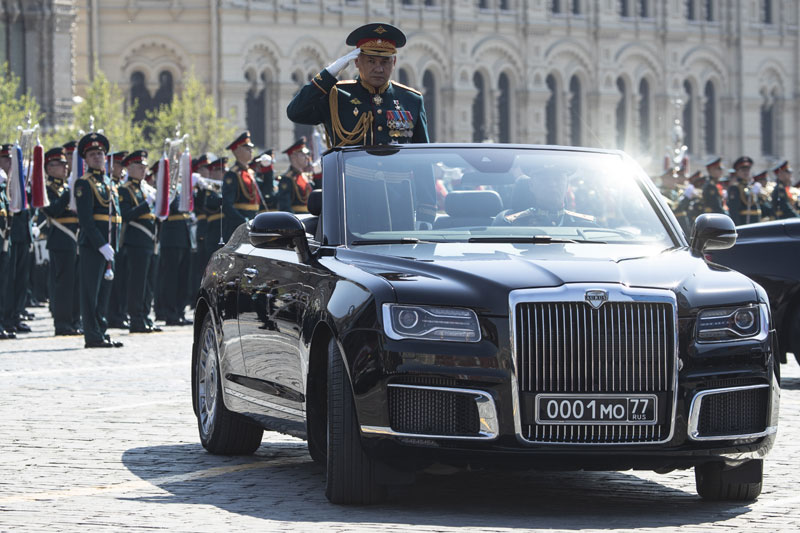 Шојгу у новом кабриолету