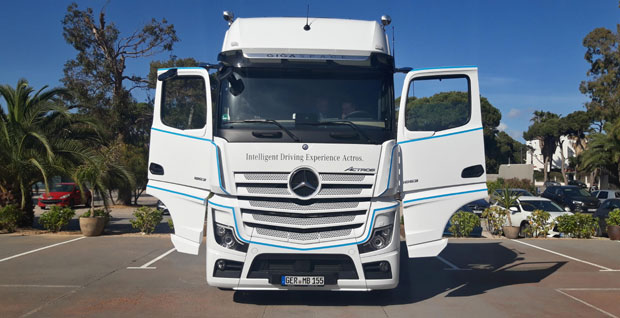 ПРВА ТЕСТ ВОЖЊА МЕРЦЕДЕСОВОГ ТЕШКАША У ШПАНИЈИ: Актрос, камион коме се верује (ФОТО/ВИДЕО)
 