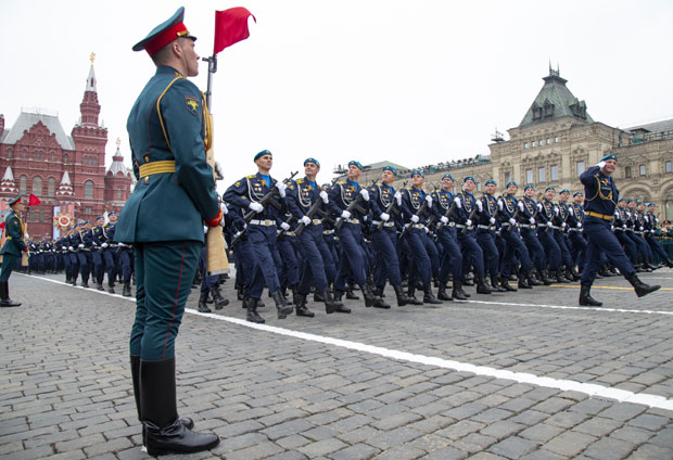 РУСИЈА СЛАВИ ПОБЕДУ НАД ФАШИЗМОМ: Војничка порука „умиремо, али се не предајемо“ није заборављена (ФОТО/ ВИДЕО)