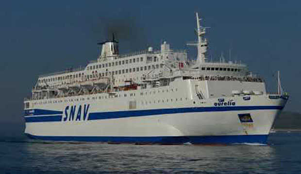 Тегљач кренуо према трајекту Аурелија