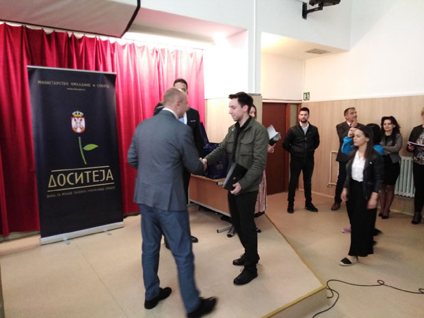 Удовичић у Косовској Митровици уручује стипендије талентима