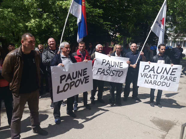 ПАРАЋИНЦИ ПОНОВО НА УЛИЦАМА: Траже смену председника општине Саше Пауновића (ФОТО/ВИДЕО) 