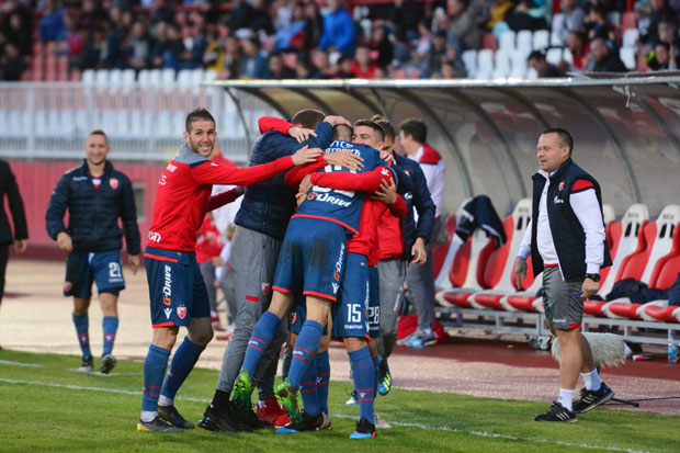 ЗВЕЗДА СА ПОЛА ГАСА САВЛАДАЛА ПРОЛЕТЕР У НОВОМ САДУ: Минималац од Јевтовића