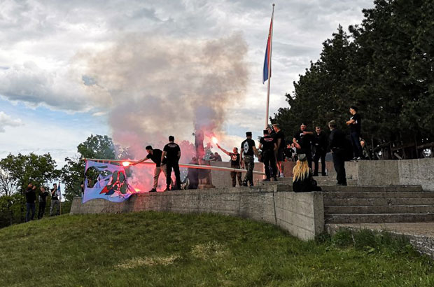 ИНЦИДЕНТ НА РАВНОЈ ГОРИ: Запалили заставу СПО (ФОТО+ВИДЕО)