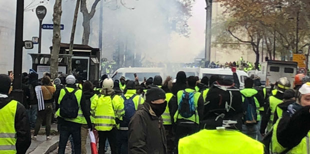 ФЕНОМЕН ЖУТИХ ПРСЛУКА: Протести  односе животе и евре