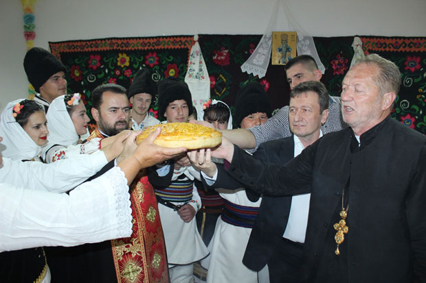 ЧУВАРИ СРПСКЕ БАШТИНЕ: Крсна слава омиљеног подмајевичког КУД