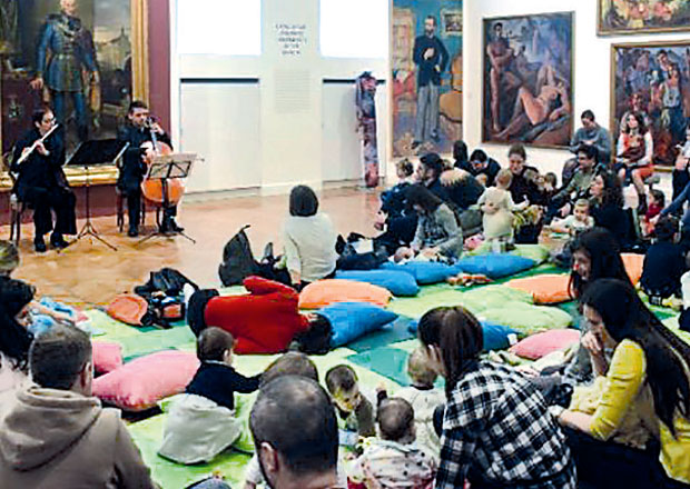 УЖИТАК ЗА НАЈМЛАЂЕ: Бебе играле уз класичну музику