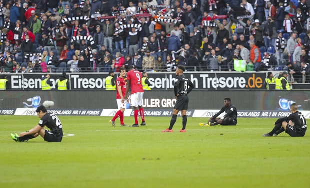 НОВИ КИКС АЈНТРАХТА: Мајнц славио у Франкфурту