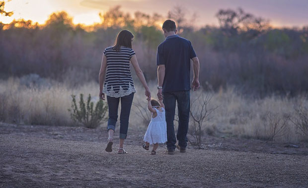 ДЕМОГРАФСКА ПОЛИТИКА РС: Усклађивати рад и родитељство и промовисати материнство