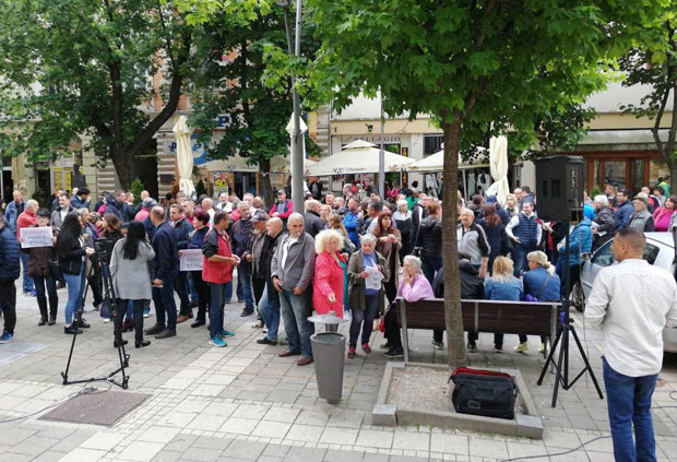 ПРОТЕСТИ У ШАПЦУ: Траже оставку Зеленовића (ФОТО+ВИДЕО)