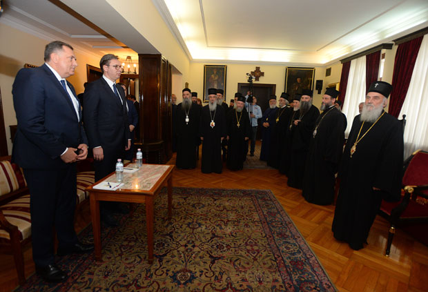 ШТА СЕ ДЕШАВАЛО У ПАТРИЈАРШИЈИ: Загрљај Вучића и Теодосија, Игњатије против неверних Тома