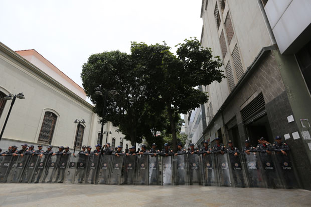 Безбедносне снаге спречиле опозицију да уђу у парламент Венецуеле