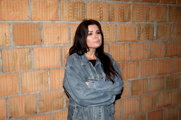 ЗАПАЉЕН АУТО МАЈЕ МАРИЈАНЕ: Упали са капуљачама у гаражу, њена ћерка вриштала из свег гласа (ФОТО)