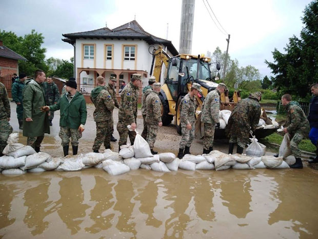 ПОПЛАВЕ У РС: Бања Лука укинула ванредну ситуацију у шест насеља; Оружане снаге се боре са Саном (ФОТО/ВИДЕО)