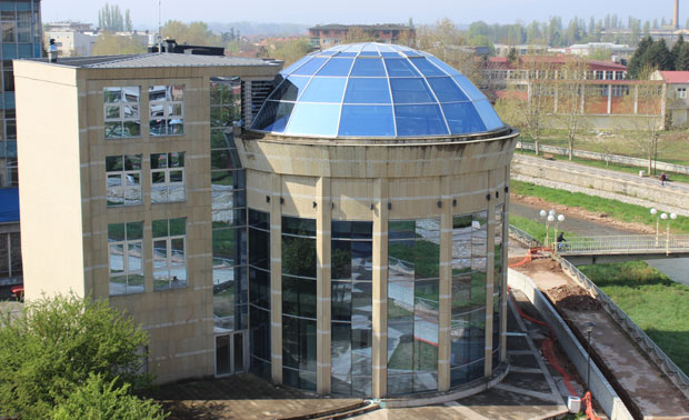 Параћин: Стаклена купола пуна неимара