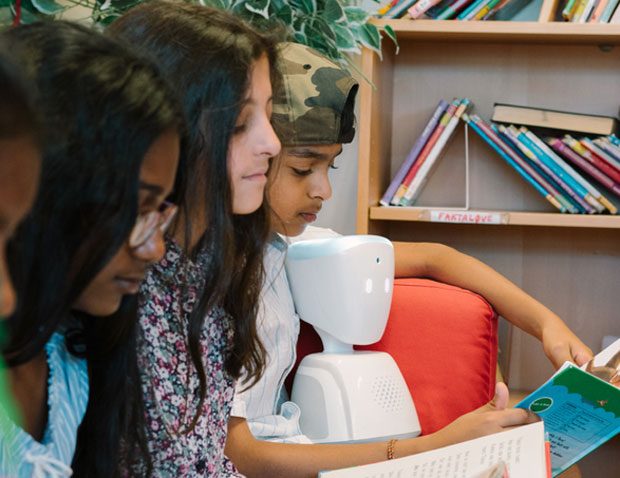 Робот помаже ученику оболелом од рака