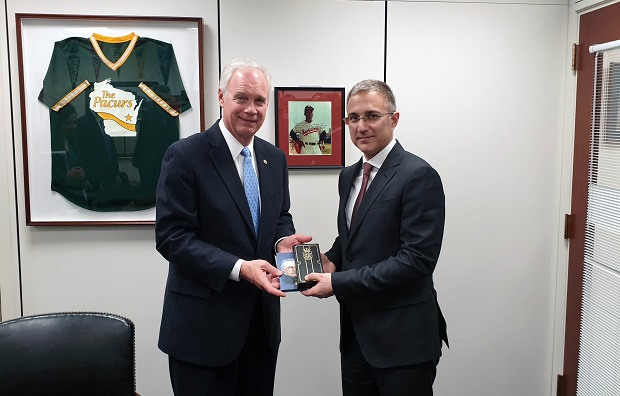 Стефановић у Вашингтону са сенатором Џонсоном о сузбијању свих облика криминала
