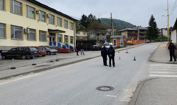 ШОК У ВЛАСЕНИЦИ: Полицајац нехотично убио сведока!