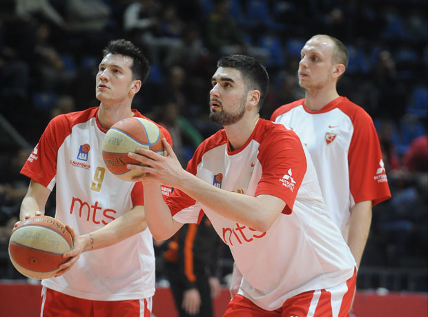 СКОКОМ ПРЕКО ДУНАВА: Звезда убедљива у Старим Бановцима