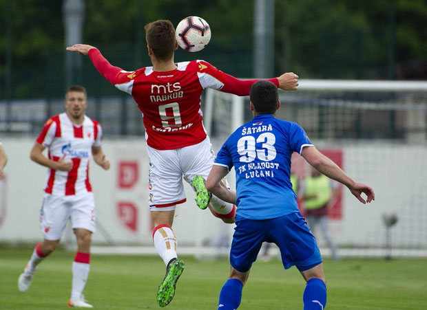 БЕЗ ГОЛОВА У ЛУЧАНИМА: Звезда прва до финала