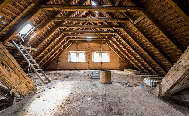 ШОКАНТНО ОТКРИЋЕ: Бивши дечко јој живео на тавану