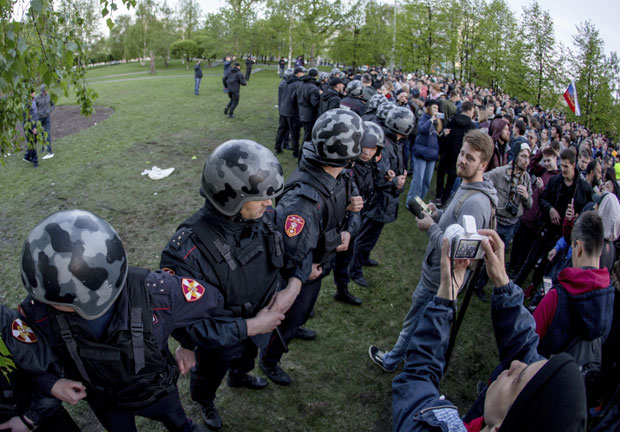 ДЕМОНСТРАЦИЈЕ У РУСИЈИ: Протестују због места где се гради катедрала (ФОТО)
