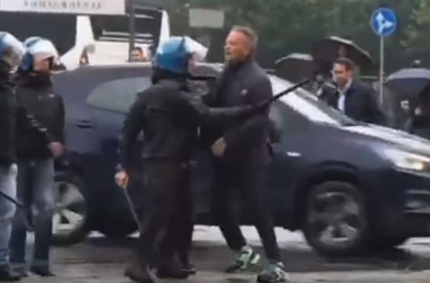 СИНИША ПОБЕСЕНО ИСПРЕД “ОЛИМПИКА”: Михајловића полиција спречила да се обрачуна са навијачем Лација (ВИДЕО)