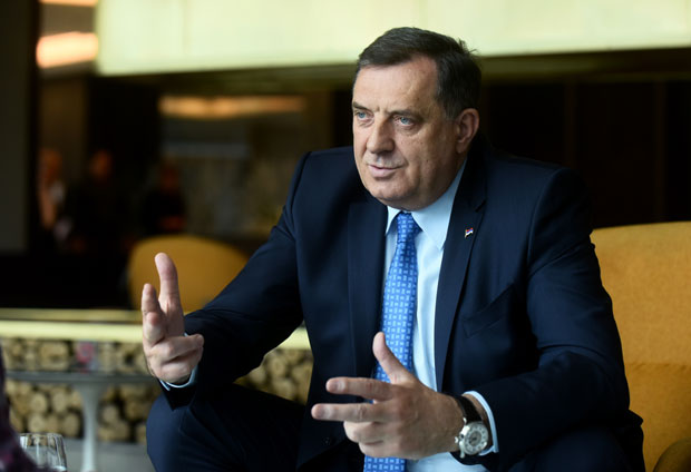 Додик: Нека Комшић тужи, остају униформе