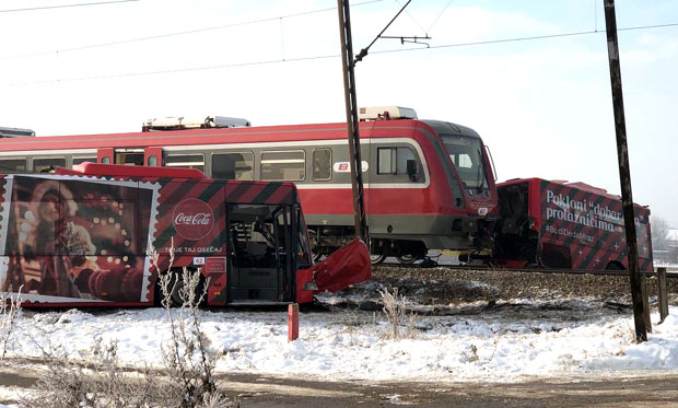 МАШИНОВОЂА О ПОГИБИЈИ СЕДМОРО ЉУДИ: Загрлио сам ранац и почео да плачем...