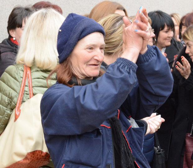 ПОСЛЕ СКУПА ПОДРШКЕ ЈУТКИ: Чистачица завршила на бироу рада