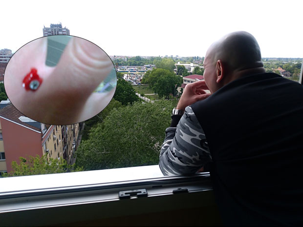 Дијаболама гађао из стана