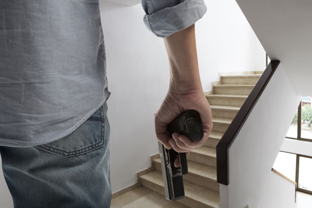 УМАЛО ТРАГЕДИЈА У БАРАЈЕВУ: Упао у кућу бивше жене па претио пиштољем њој и ћерки (7)