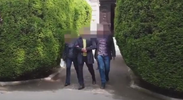 АКЦИЈА ПОЛИЦИЈЕ У ПОЖАРЕВЦУ: Градски менаџер узео мито?
(ВИДЕО)