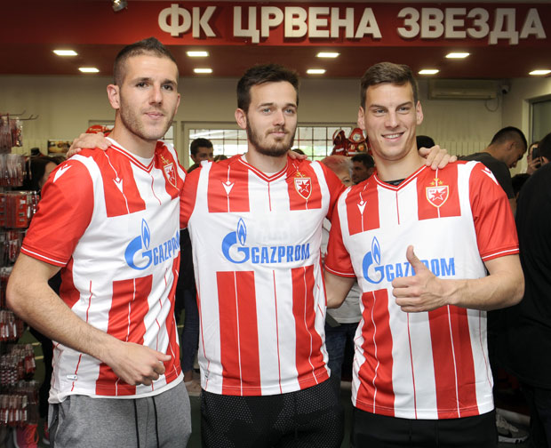 Звезда промовисала нови дрес са три звездице на грбу