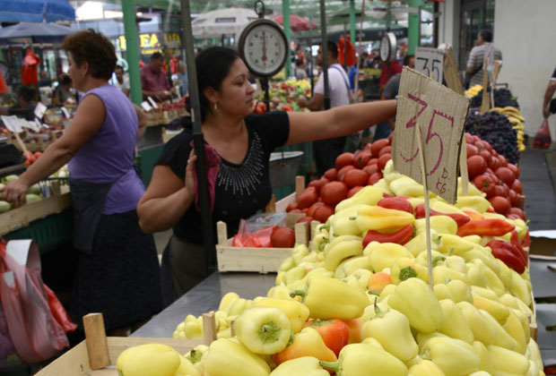 Траже 400 динара за кило паприке!