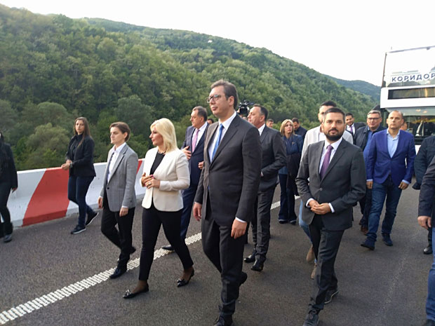 КАМЕН СПОТИЦАЊА НА КОРИДОРУ 10: Прича о Момином камену