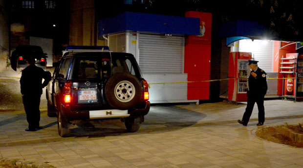 НОВИ ДЕТАЉИ ПУЦЊАВЕ У КОСОВСКОЈ МИТРОВИЦИ: Рањени младић оперисан, пребачен у Београд на даље лечење (ФОТО+ВИДЕО)