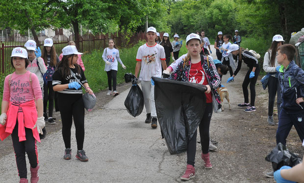 ВОЛОНТЕРСКА АКЦИЈА 102 КАО 1: Чистили корита и приобаља река (ФОТО)