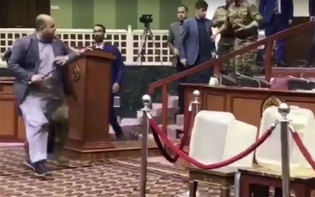 КАРАМБОЛ У СКУПШТИНИ: Општа туча због председника (ВИДЕО)