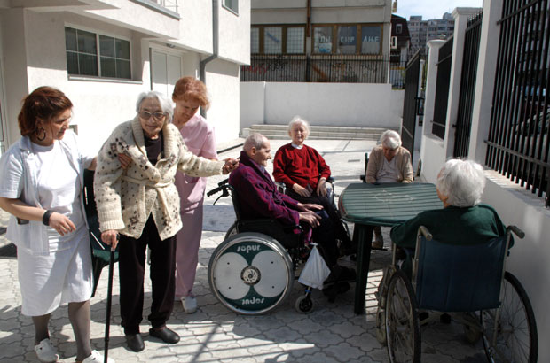 Шмрк гаси домове за старе