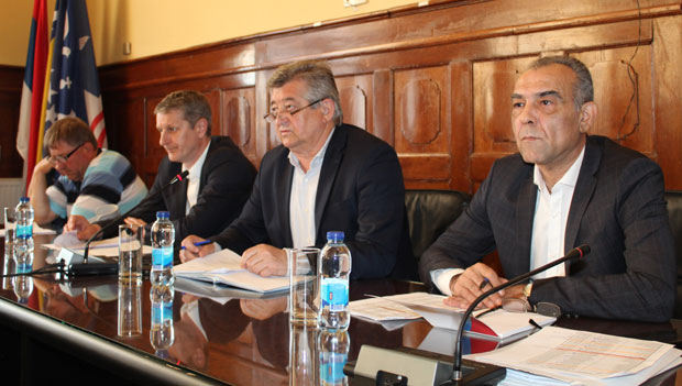 Мићо на челу, миран СДС!