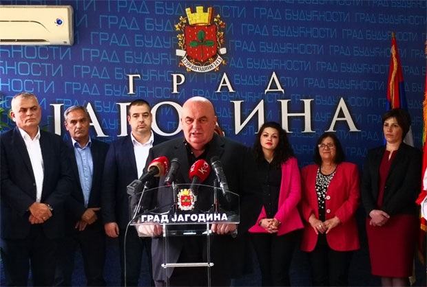 Палма води хиљаду људи у Паралију