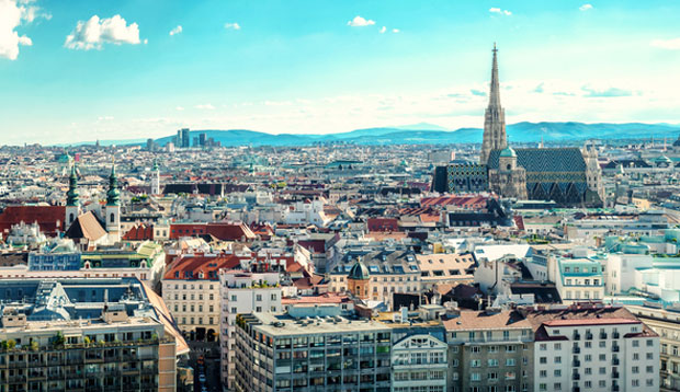 БРУКА У БЕЧУ: Свастике на фотографијама преживелих из Холокауста