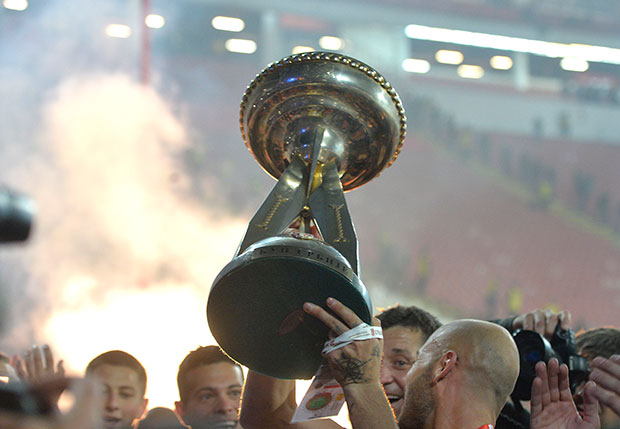 ТРОФЕЈ ЗА КРАЈ ФУДБАЛСКЕ БАЈКЕ; Илић: Лепши завршетак каријере нисам могао да пожелим (ФОТО/ВИДЕО)