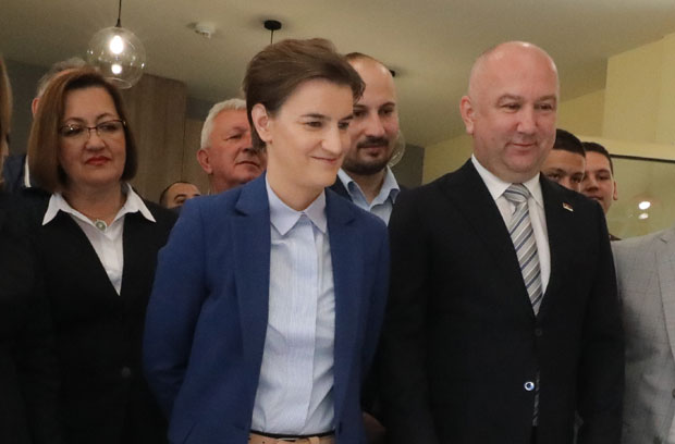 Брнабић: Куповина авиона је државна тајна, због безбедности